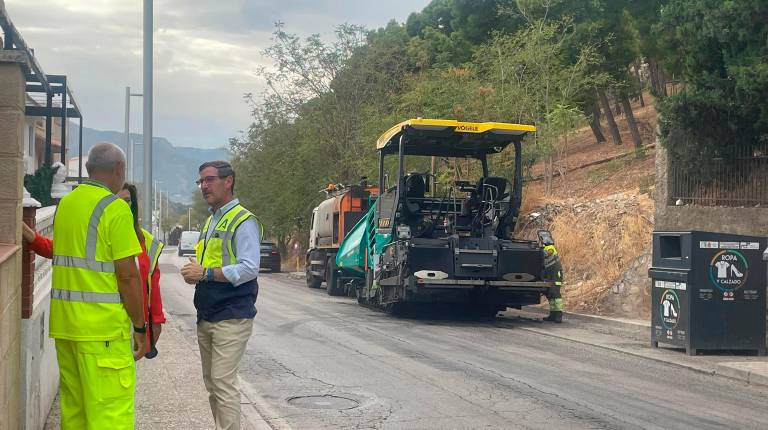 <i>Miguel Contreras visita las obras para conocer los avances. / Junta de Andalucía.</i>