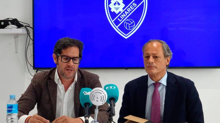 <i>Carlos Hita y Rafael Cinta, en la rueda de prensa. / Antonio del Arco.</i>