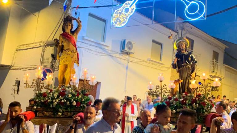 El paso de los siglos no altera el peso de la fe en los patronos de Higuera de Calatrava