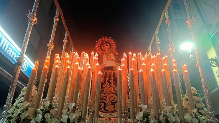 El Santo Sepulcro llena de solemnidad el Viernes Santo en Jaén