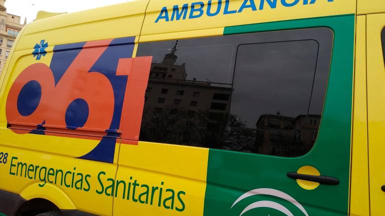 Rescatado un conductor tras volcar su camión en Jaén