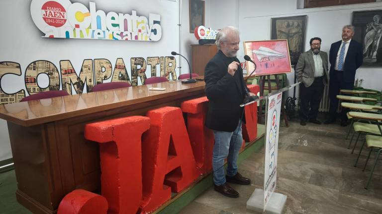Un avión de papel para inmortalizar y celebrar 85 años de historia