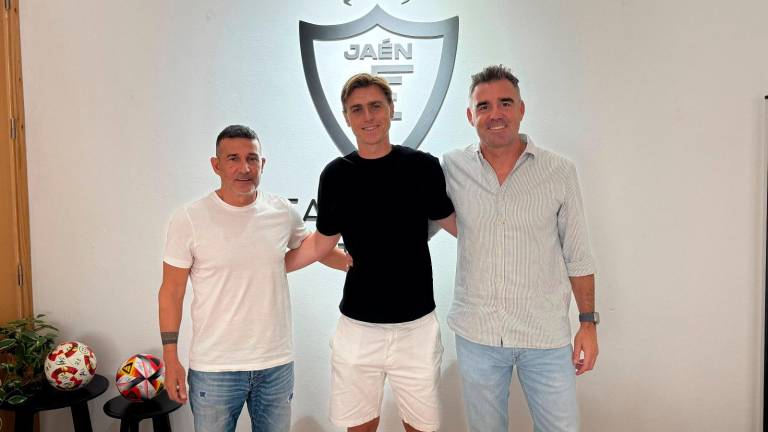 Manuel Chumilla, Jaime Morillas y Fran Anera, en la sede de la entidad. / Real Jaén.
