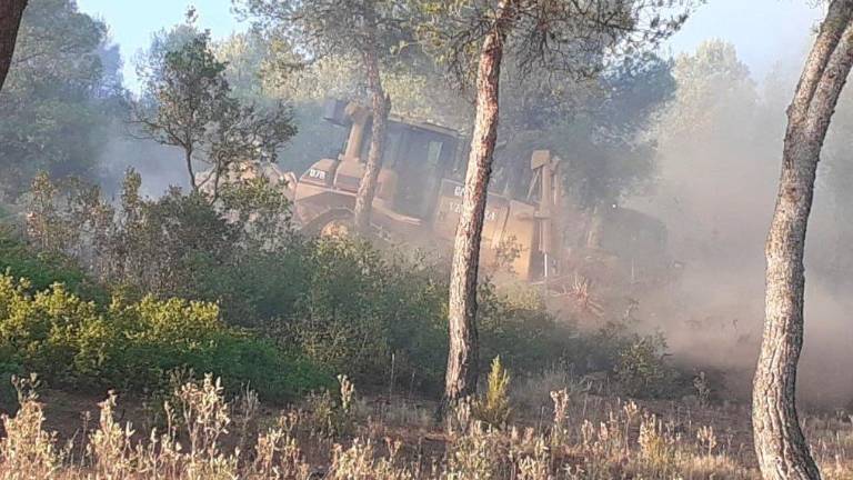 Trabajo incansable de los bomberos forestales el incendio en el paraje Altarillas de Jódar