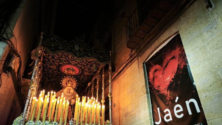 “El Abuelo” regresa al Camarín: las mejores imágenes de su recorrido de Viernes Santo