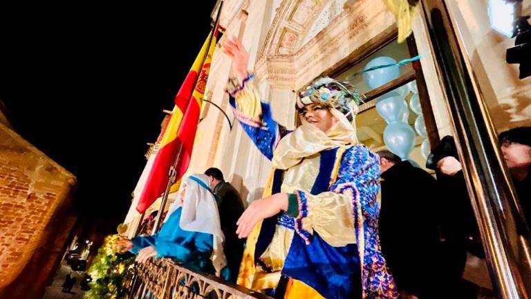 El Heraldo Real toma las calles de Andújar para anunciar la llegada de los Reyes Magos