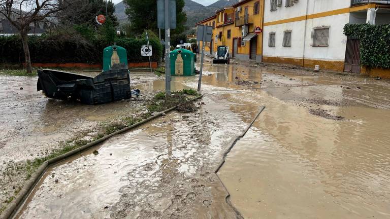 Desalojan a todos los vecinos de Los Puentes por riesgo de inundación
