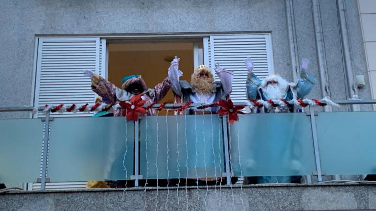 La ilusión es más fuerte que la lluvia: Melchor, Gaspar y Baltasar visitan la provincia