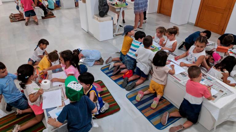 Encuentro con el arte de los niños de la Escuela Municipal de Verano