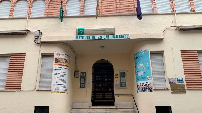 Minuto de silencio en el “San Juan Bosco” por las alumnas fallecidas