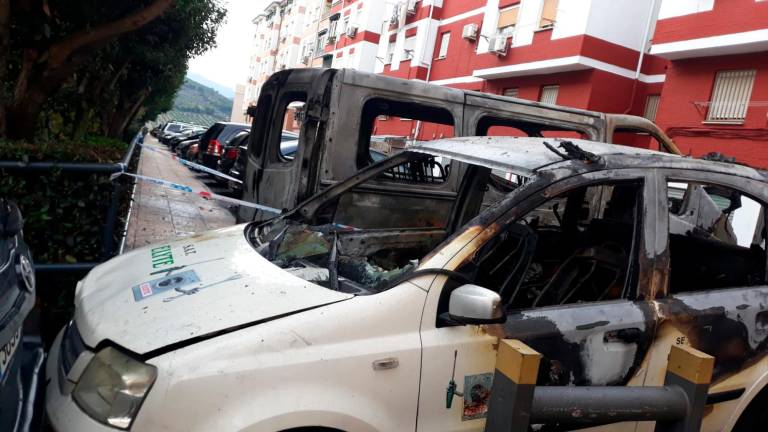 Cuatro vehículos incendiados durante la madrugada en el barrio de La Glorieta