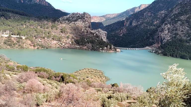 El Quiebrajano en uno de los desembalses más potentes de su historia reciente