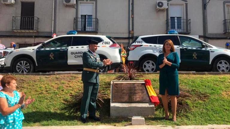 Un monumento valora el servicio la Guardia Civil a la ciudadanía
