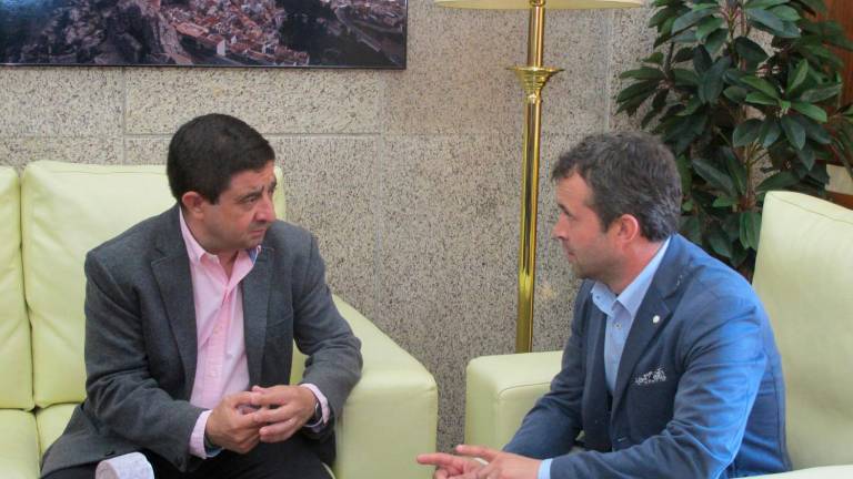 Reyes brinda la colaboración de Diputación al Ayuntamiento para que la ciudad avance