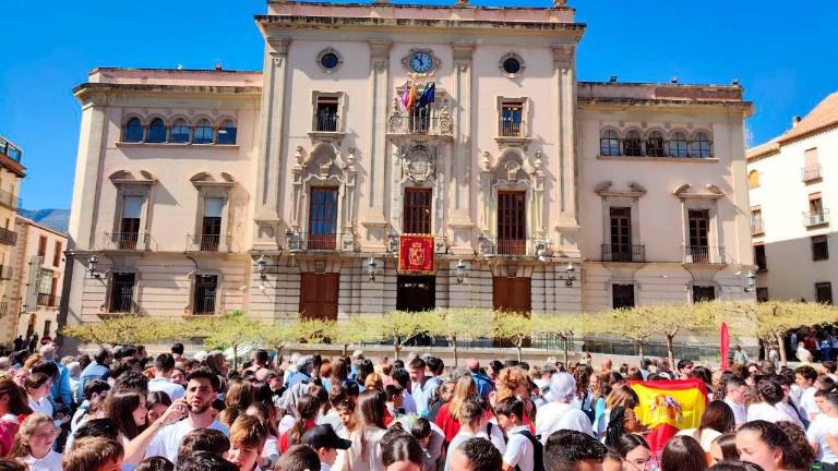 La Plaza de Santa María rezuma ilusión por la visita real