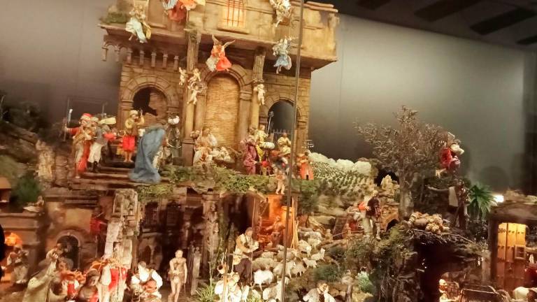 Los Baños Árabes incorporan la exposición de un belén napolitano
