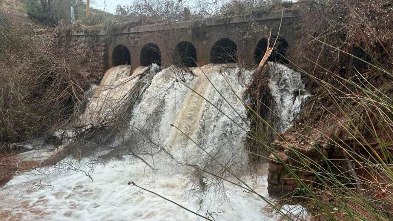 El río Hornos, que lleva sus aguas al Tranco, en Hornos de Segura, durante las borrascas de estos últimos días.