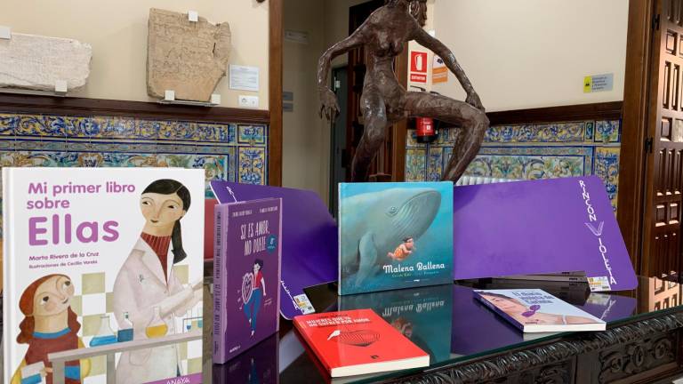 La biblioteca municipal de Martos habilita un rincón violeta con lecturas feministas
