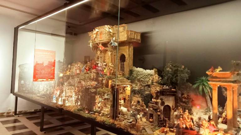 Los Baños Árabes incorporan la exposición de un belén napolitano
