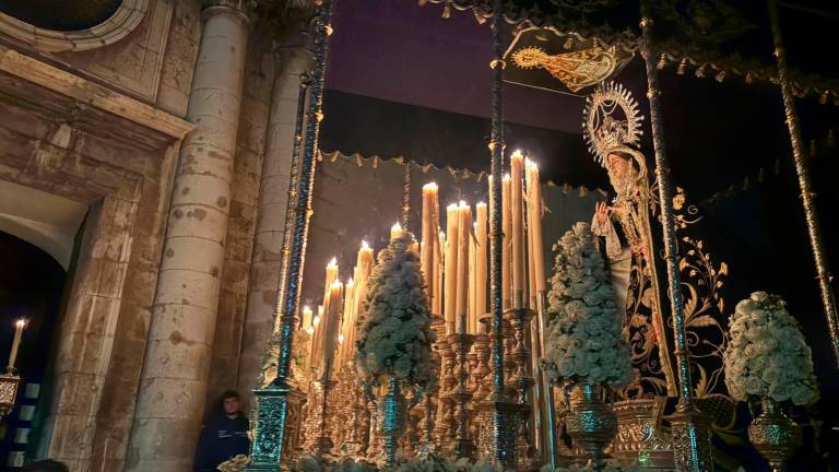 Profundidad y solemnidad en el encierro del Yacente y la Soledad