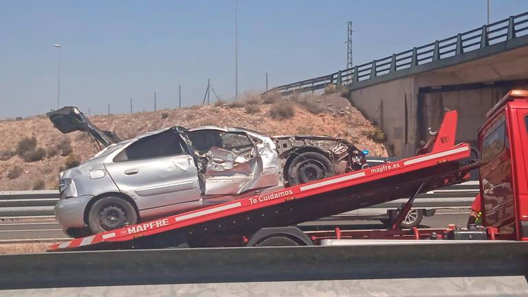 Aparatoso vuelco con una herida en la A-44 en Jaén