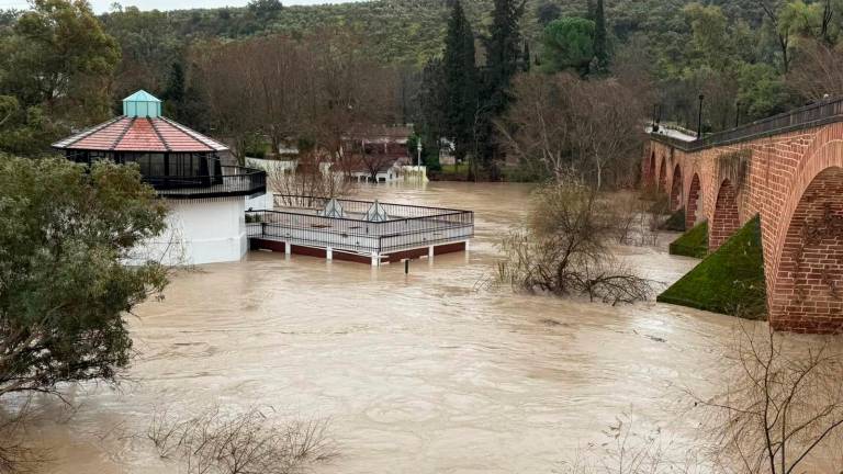 El Guadalquivir a su paso por Marmolejo, junto al balneario, en una imagen de estos días.