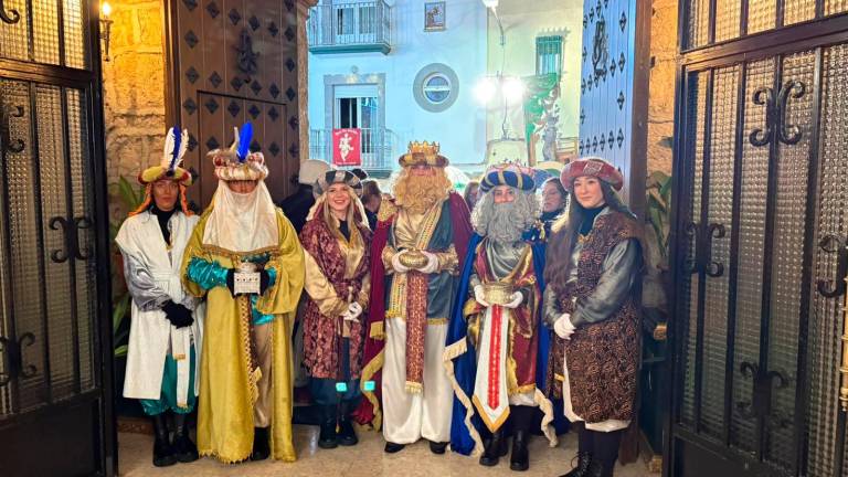 La ilusión es más fuerte que la lluvia: Melchor, Gaspar y Baltasar visitan la provincia