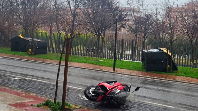 El viento y las lluvias pasan factura en todos los barrios de Jaén