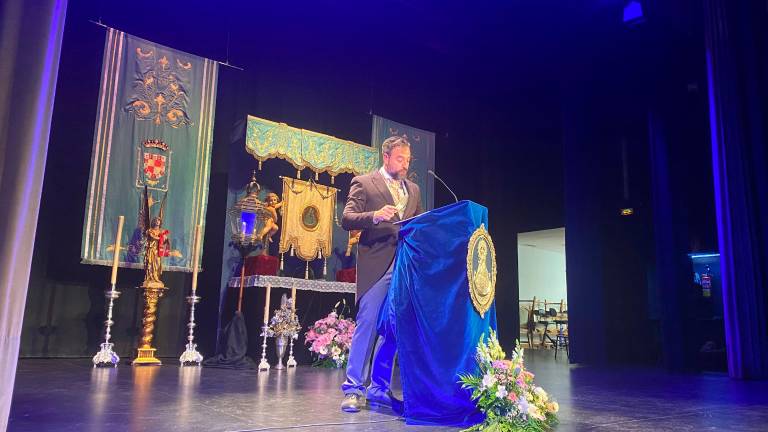 Juan José Armijo enciende la llama de las Fiestas de la Virgen de la Capilla