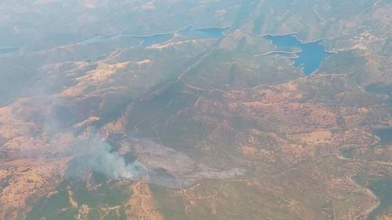 Aumentan los efectivos en el incendio forestal de El Encinarejo