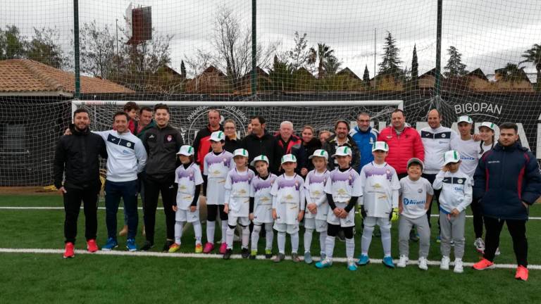 Los equipos del Real Jaén, con “Anda Conmigo”