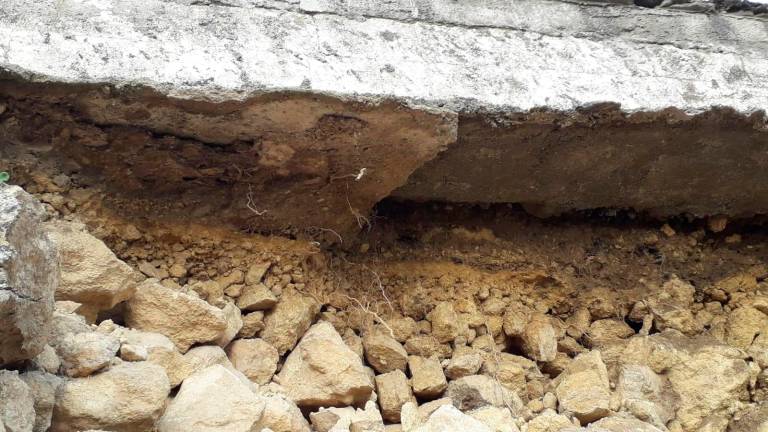 Alarma por el desmoronamiento de la calle de las Cruces en Alcalá la Real