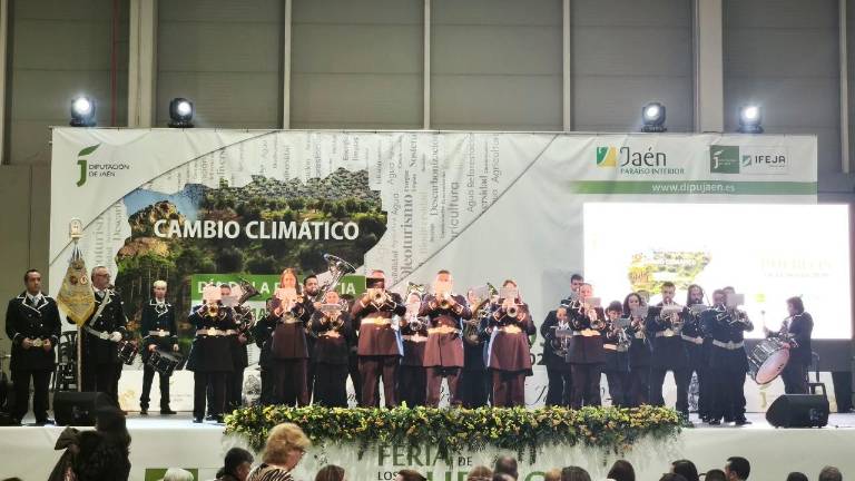 Ibros deleita a los asistentes a la Feria de Los Pueblos con su Semana Santa