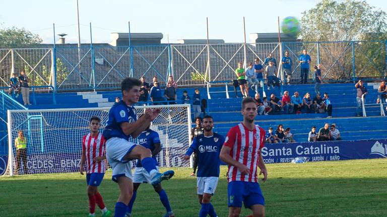 El Linares sigue en la cima a costa del Atlético Porcuna