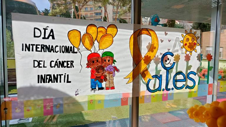 El Hospital de Jaén visibiliza y sensibiliza sobre la realidad del cáncer infantil