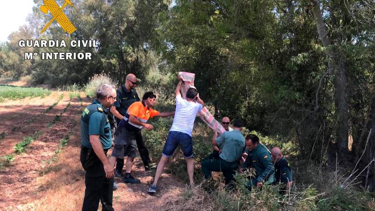 Rescatada una mujer que había sido arrastrada por el río en Villanueva de la Reina