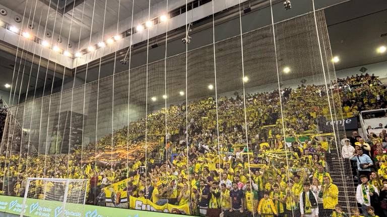 Una marea amarilla que celebra a lo grande el triunfo del Jaén Paraíso Interior