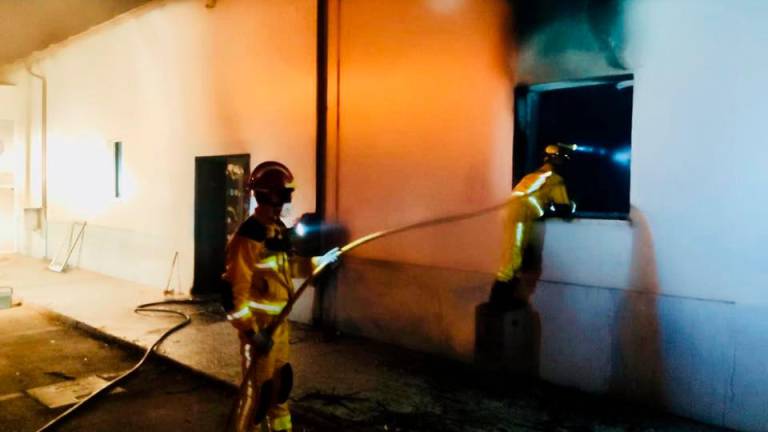 Los Bomberos extinguen un incendio en Onda Jaén