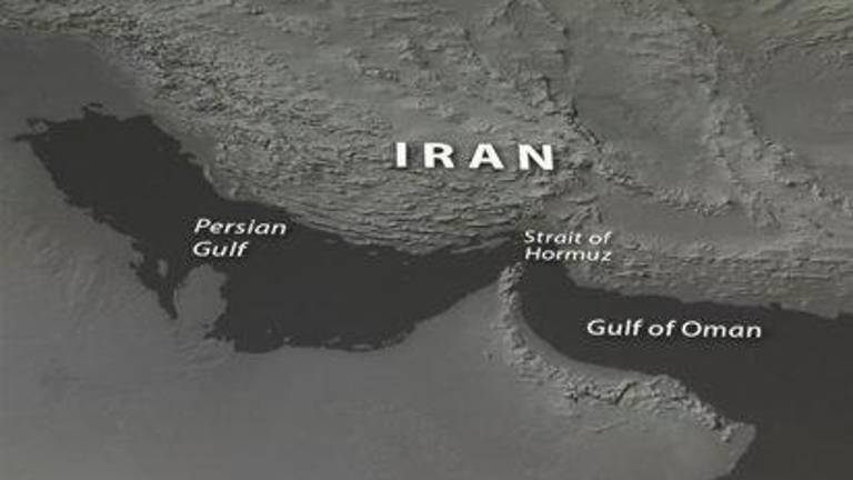 Atacados e incendiados dos petroleros y un portacontenedores en el estrecho de Ormuz
