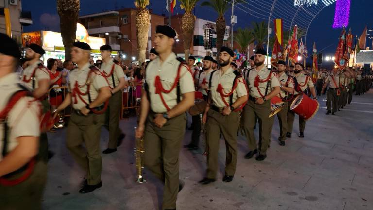 Un solemne homenaje a los caídos