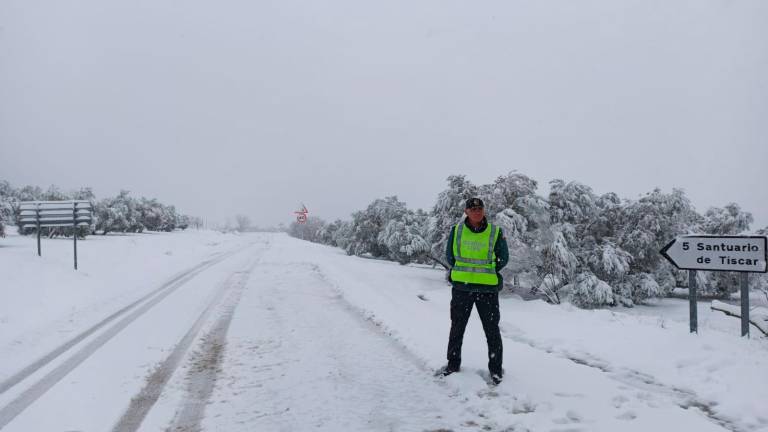 Las nevadas causan problemas en las carreteras secundarias