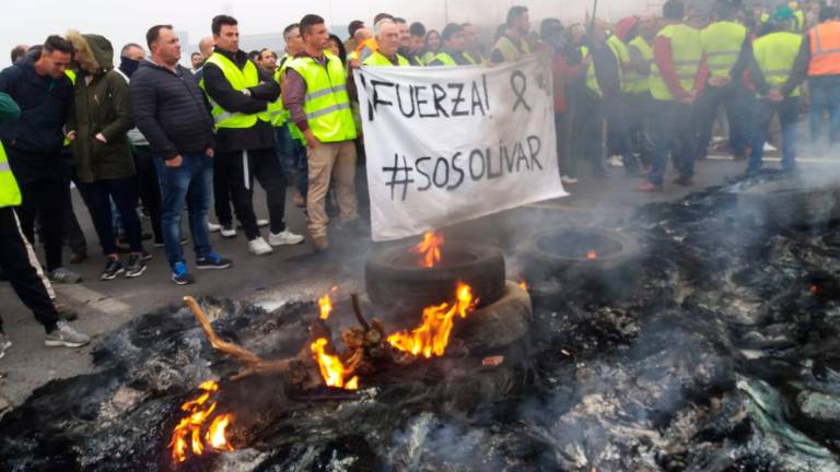 Primeros cortes de carreteras: A-4 en La Carolina