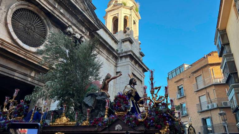 La Oración en el Huerto sale de la Iglesia de San Ildefonso