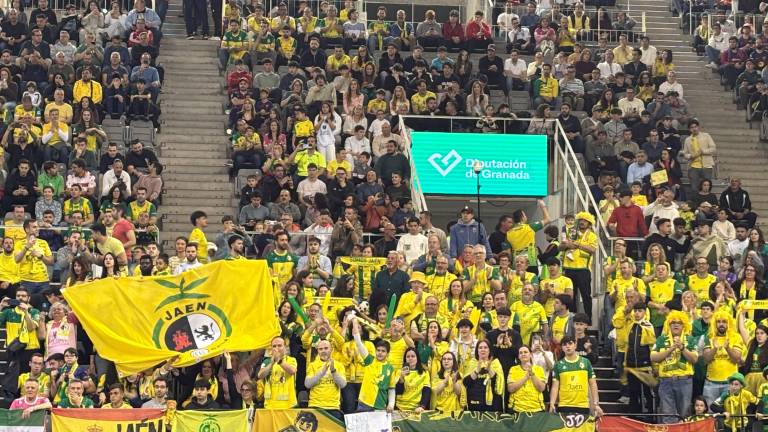 Una marea amarilla que celebra a lo grande el triunfo del Jaén Paraíso Interior