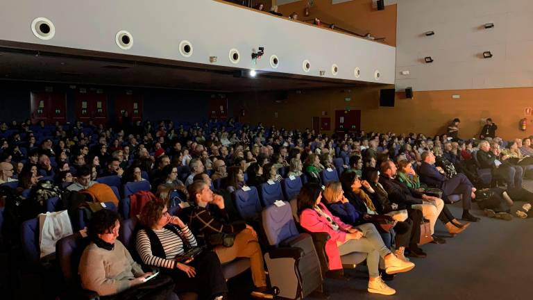 David Uclés lleva su “macondo jiennense” a la UJA y conquista el Aula Magna