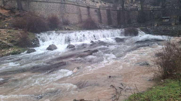 El nacimiento del Segura se desata y deja correr el agua a raudales