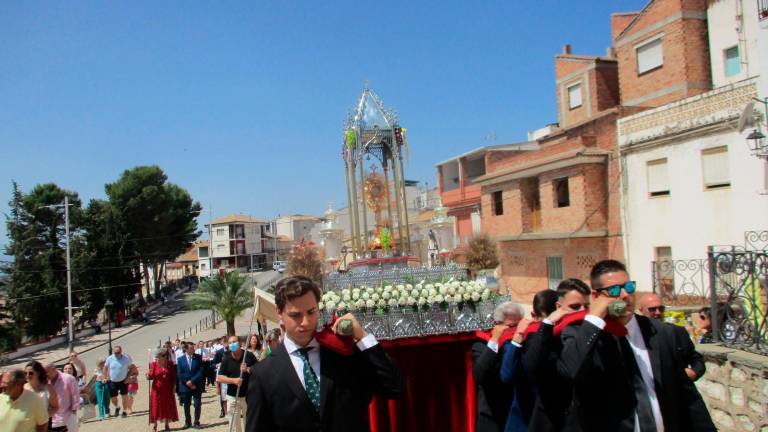 Torreperogil recupera la procesión del Corpus