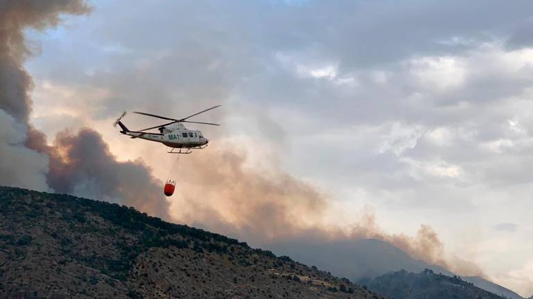 Incendio de Quesada: los medios aéreos se retiran, pero continúa la labor terrestre
