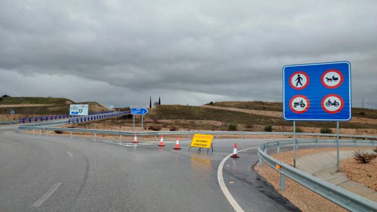 Corte en la A-32, a la altura de Villacarrillo, para acometer arreglos de urgencia