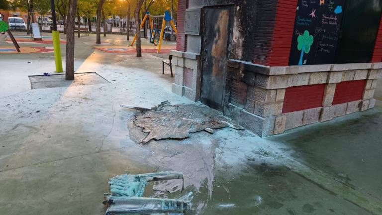 Actos vandálicos en Torredonjimeno destrozan el parque y calcinan un quiosco